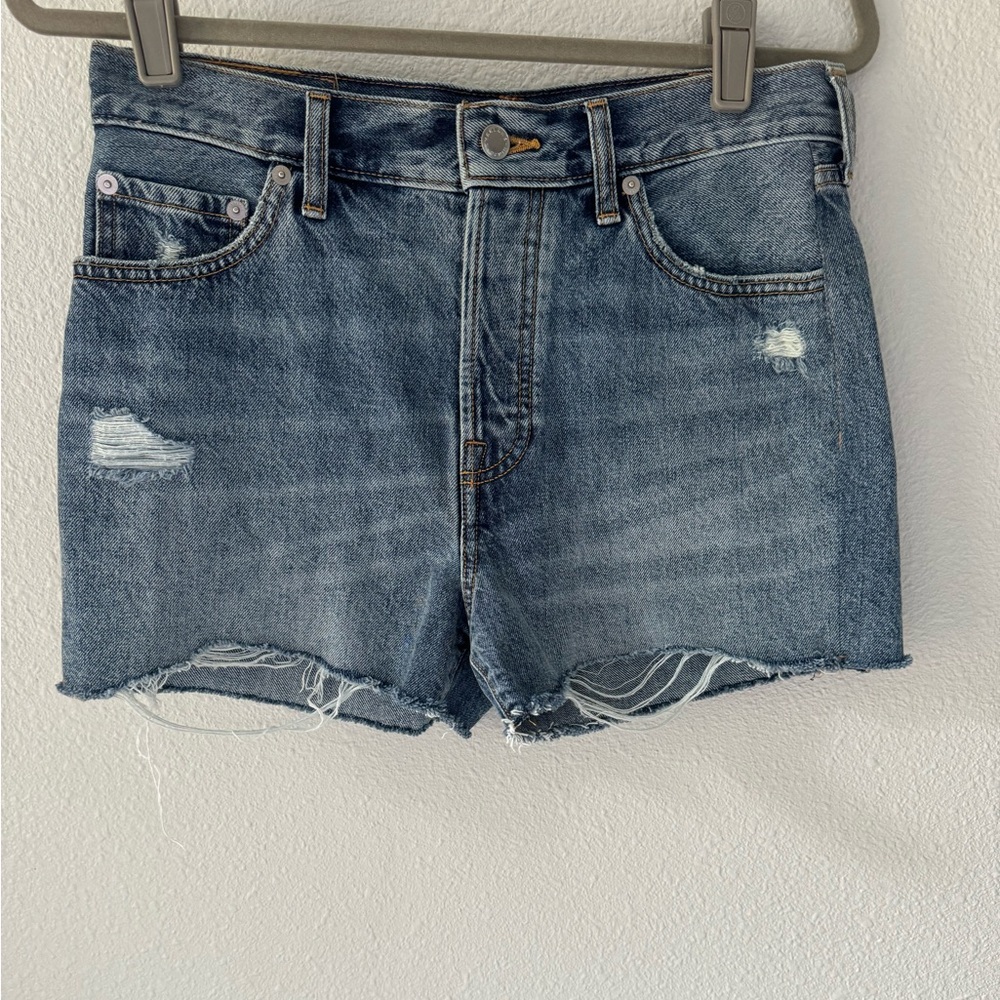 Everlane Women’s The Denim Short in Distressed Light Wash Blue - 26